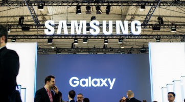 Greenpeace aktivisták zavarták meg a Samsung előadását az MWC-n