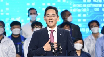 Hivatalosan is elfoglalta helyét a Samsung alapítójának börtönviselt unokája