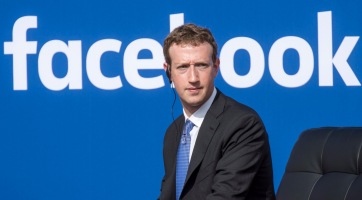Most mi lesz? Nem a Facebook volt az első szava Zuckerberg lányának!